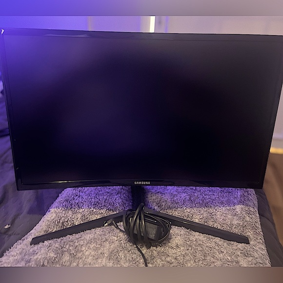 New Samsung 144hz curved monitor - Picture 1 of 2